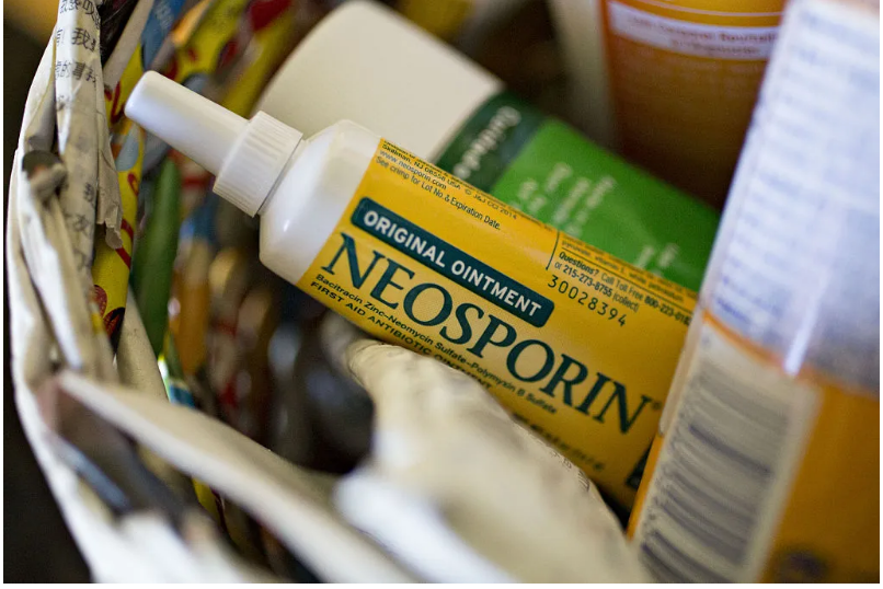在鼻腔中涂抹孚諾軟膏（Neosporin）真的可以幫助預(yù)防病毒感染嗎？